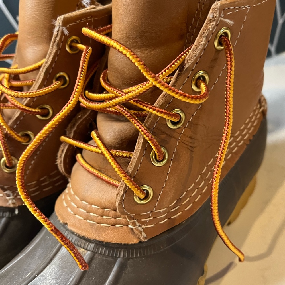 L.L.Bean kids Bean boots 8 inches insulated like new condition size 5 M - Picture 2 of 11